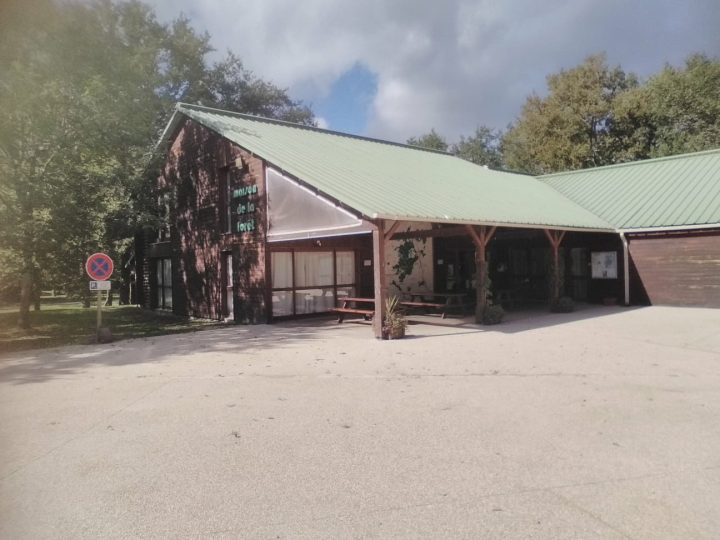 Abri de la Maison de la Forêt