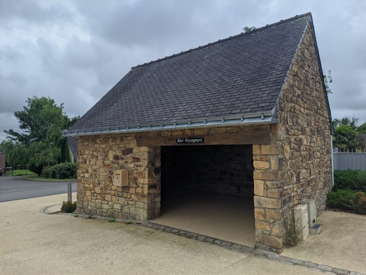 Abri voyageurs de Camen