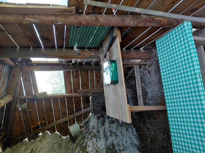 Cabane de Roche Rousse