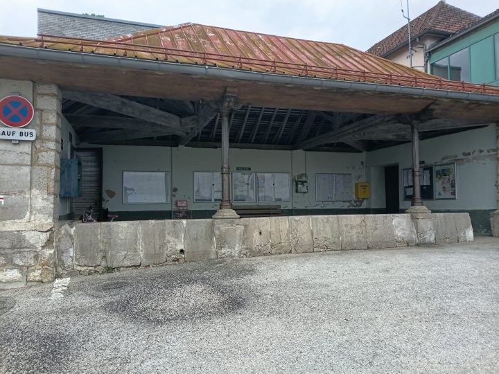 Préau de la mairie