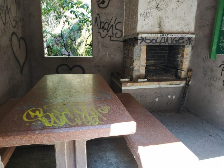 Abri de la Petite Clue