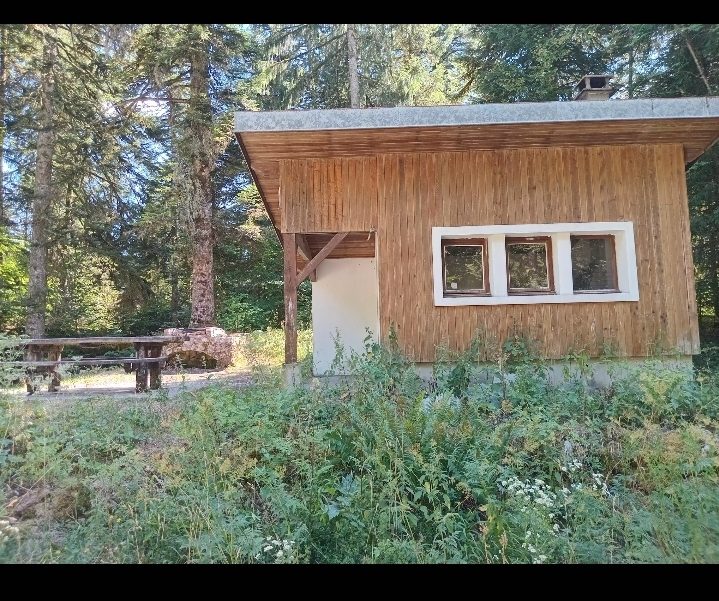 Cabane de la pierre percée