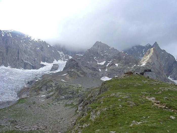 Refuge Monzino