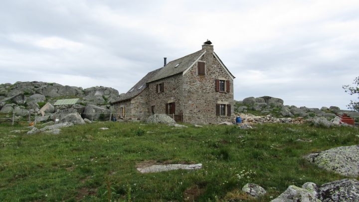 Refuge-Buron des Rajas (Aubrac)