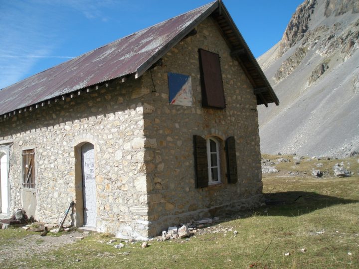 Refuge du camp des Rochilles