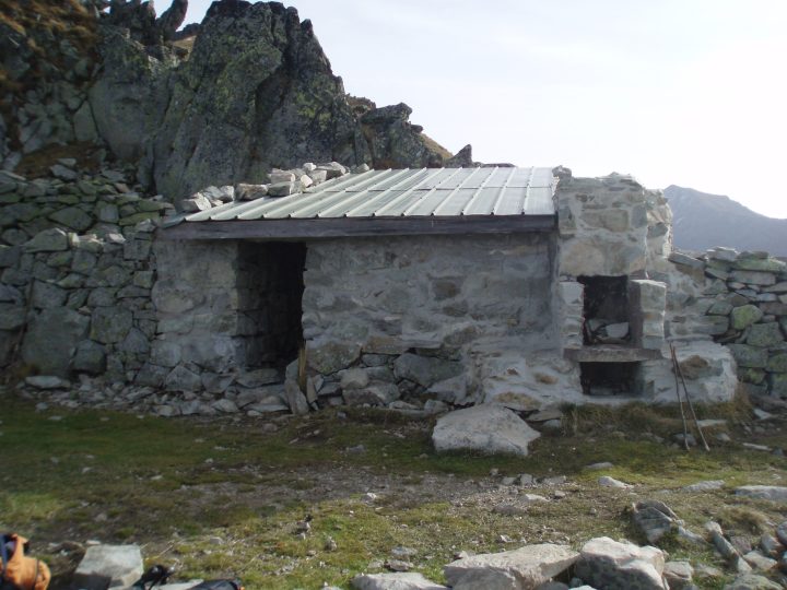 Abri du col de Montjoie