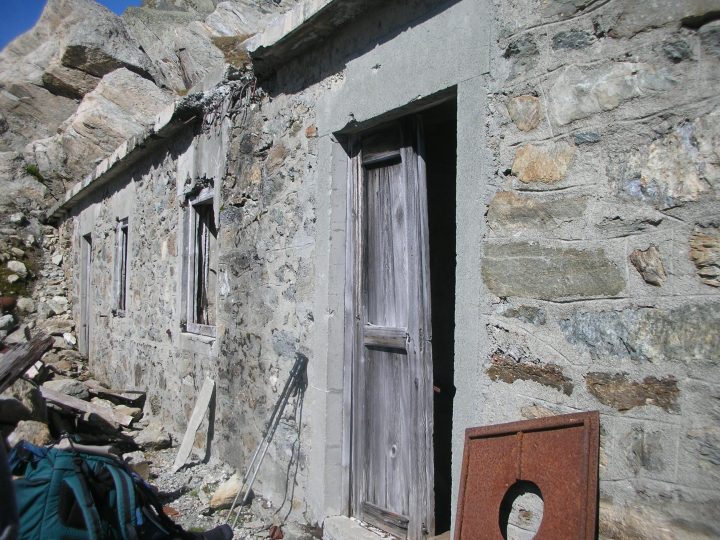 Abri du col de la Louïe Blanche