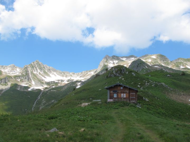 Cabane pastorale du col du Loup