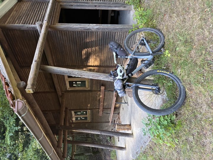 Cabane de la Hâle et le Mont