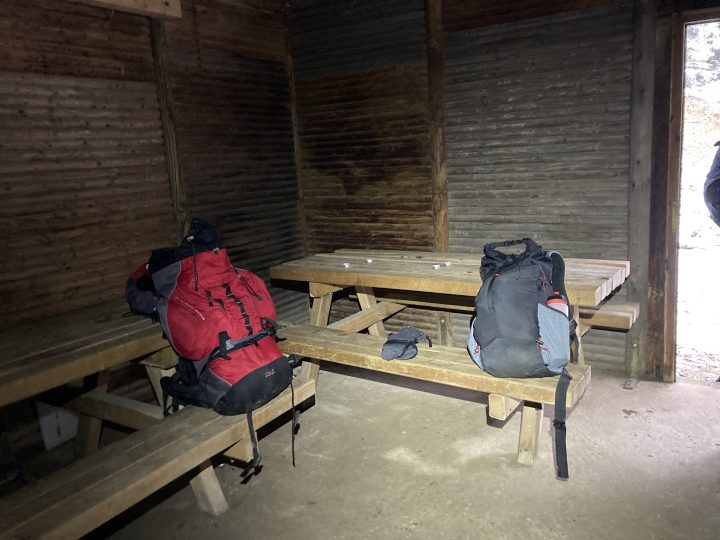 Cabane de la Hâle et le Mont