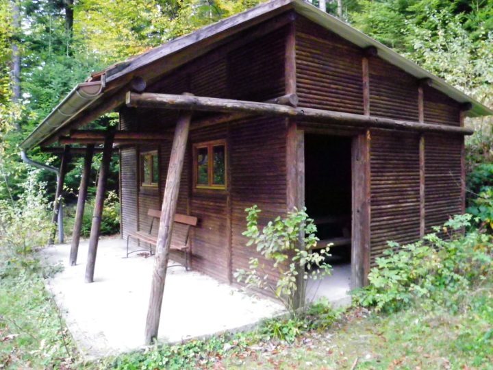 Cabane de la Hâle et le Mont