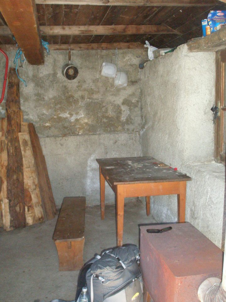 Cabane des Ayes