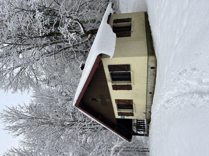 Chalet de Rouge Mousse
