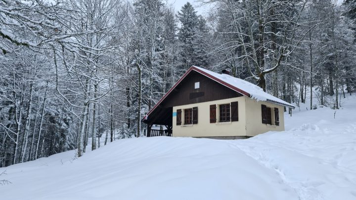 Chalet de Rouge Mousse