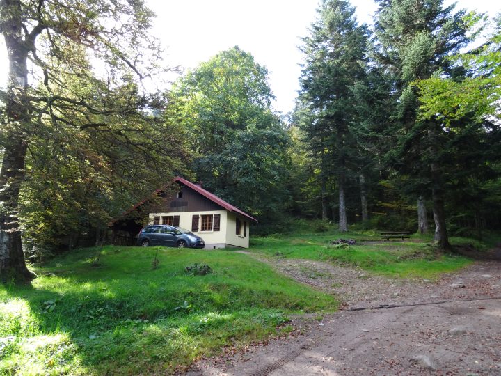 Chalet de Rouge Mousse