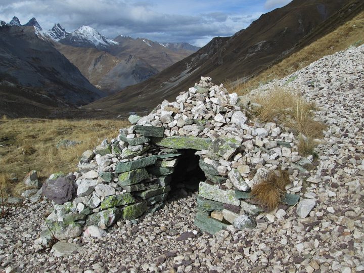 Petit abri en pierres des Routières