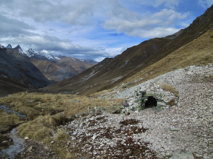 Petit abri en pierres des Routières