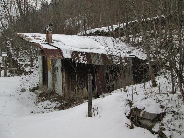 Cabane du village ruiné de La Chapelle
