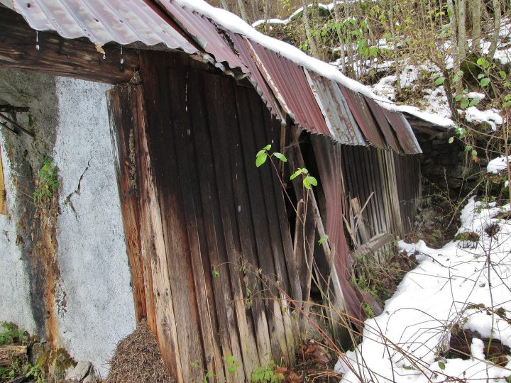 Cabane du village ruiné de La Chapelle