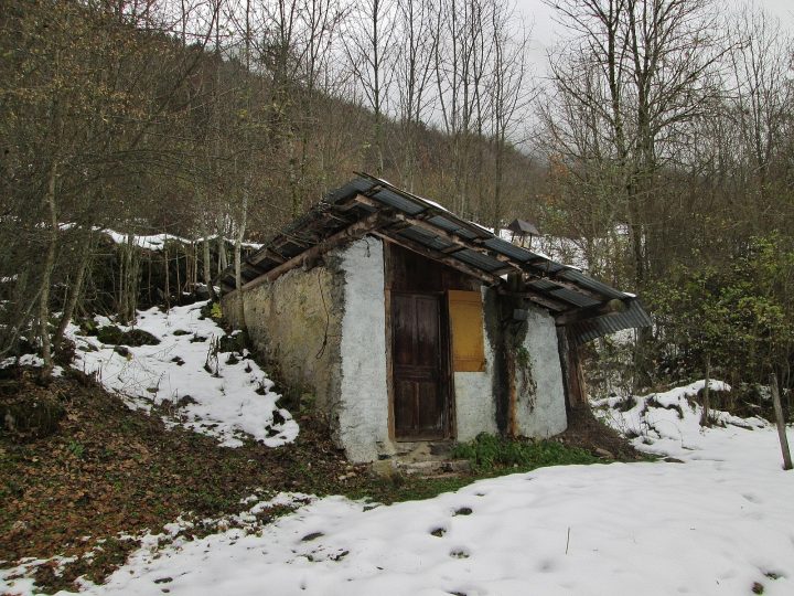 Cabane du village ruiné de La Chapelle