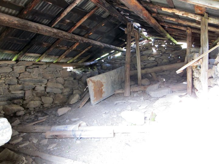 Cabane sous les Mûres Rouges