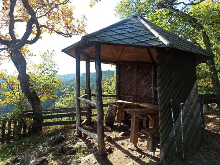 Kiosque de la Roche du Corbeau