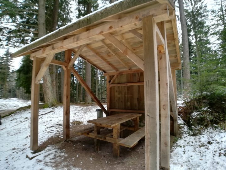 Abri des Quatre Bancs
