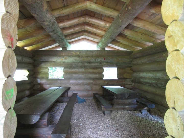 Cabane des Roches de Moron