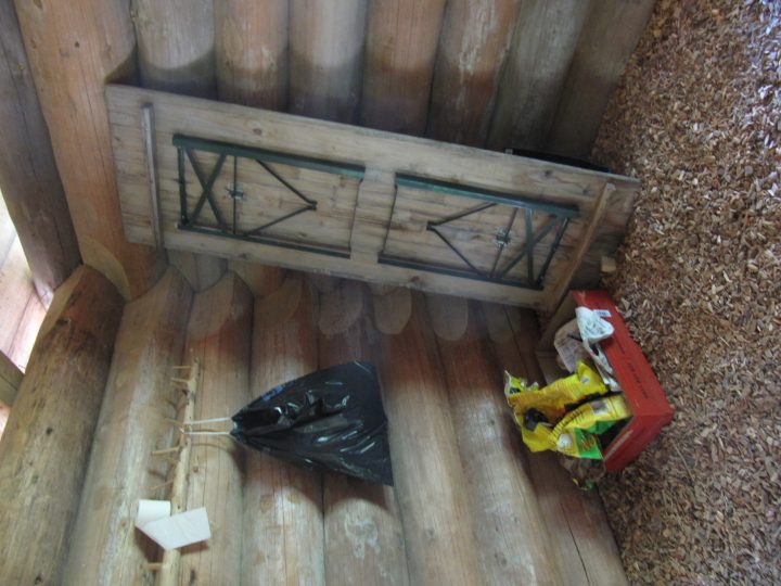 Cabane des Roches de Moron