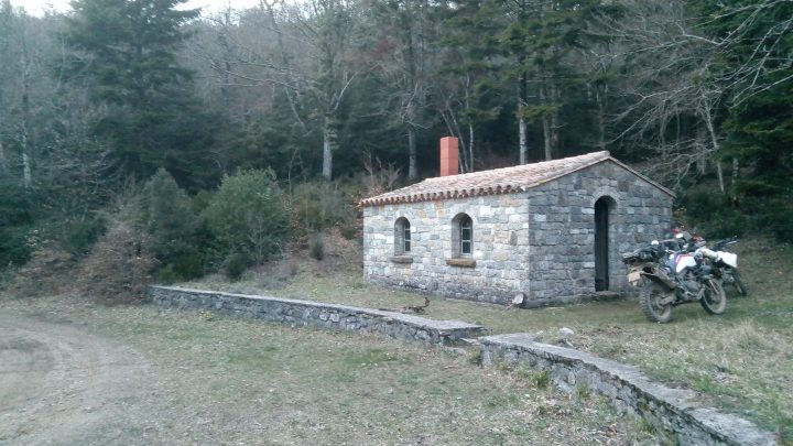 Refuge forestier de la Sarrat des Taupignes (abri ONF)