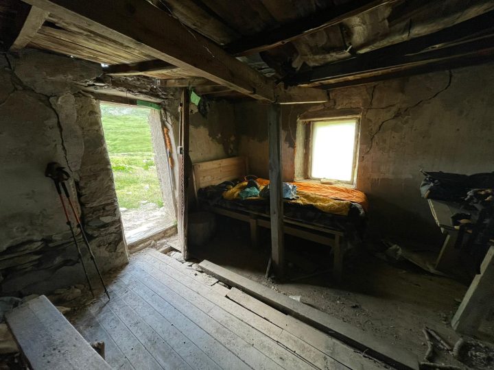 Cabane pastorale du Col Longet