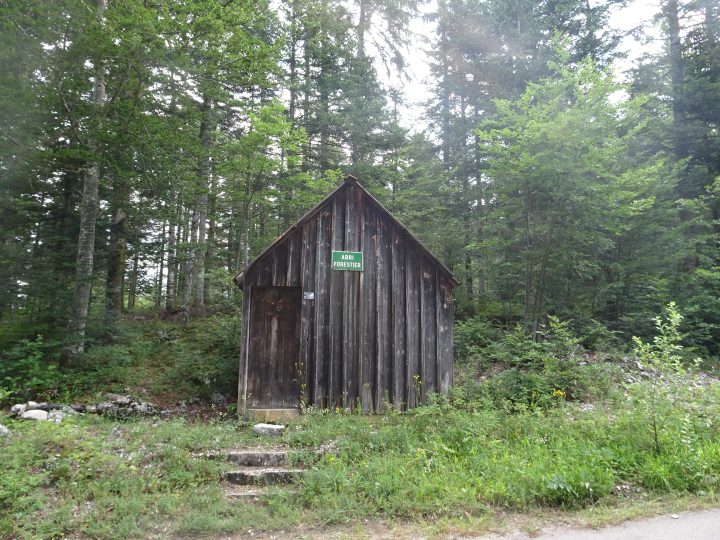 Cabane de la montée du Gy Milan