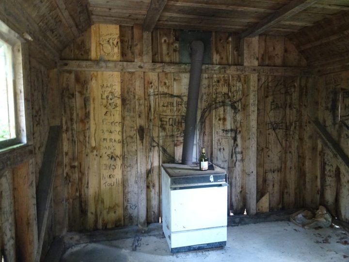 Cabane de la montée du Gy Milan