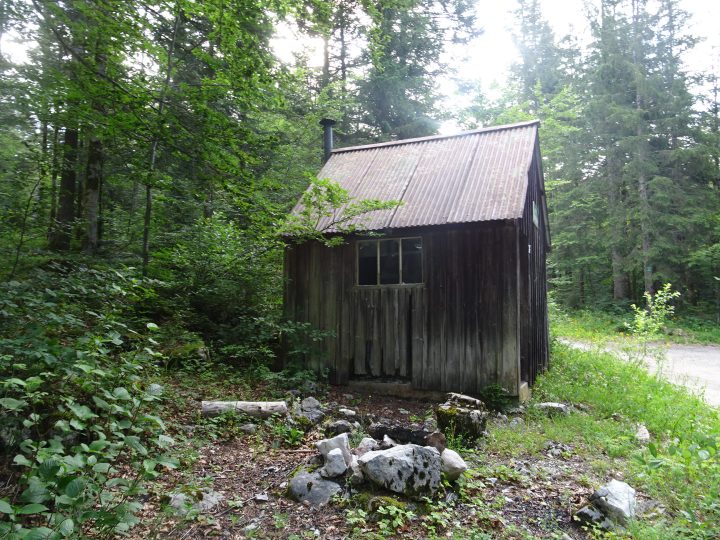 Cabane de la montée du Gy Milan