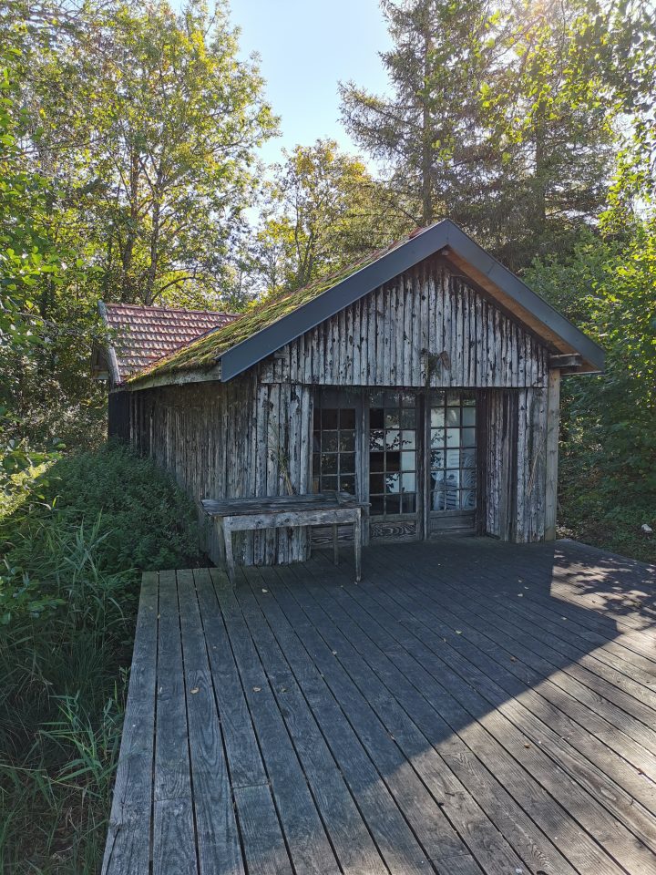 Cabane de l'Ile de la Motte du lac d'Ilay