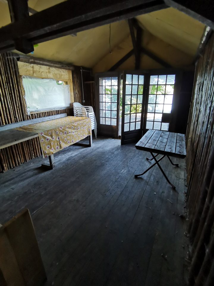 Cabane de l'Ile de la Motte du lac d'Ilay