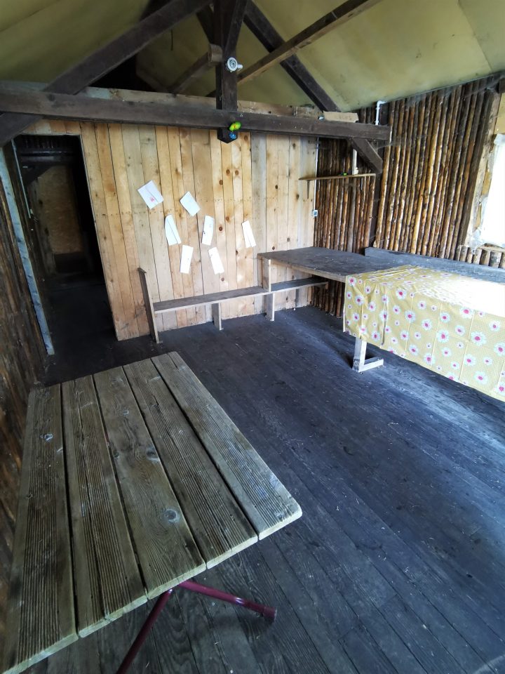 Cabane de l'Ile de la Motte du lac d'Ilay