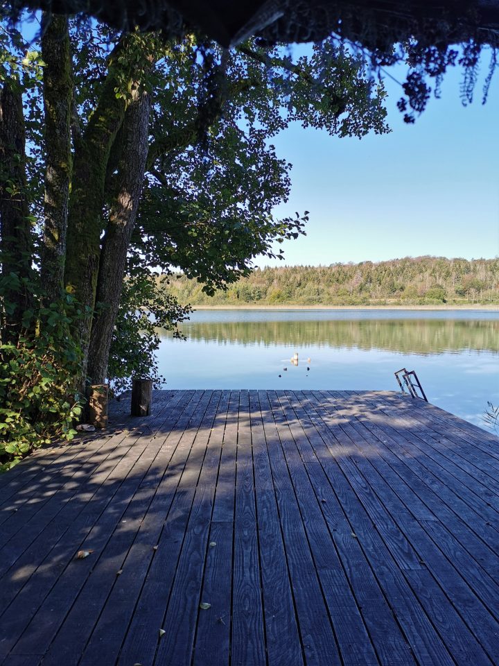Cabane de l'Ile de la Motte du lac d'Ilay