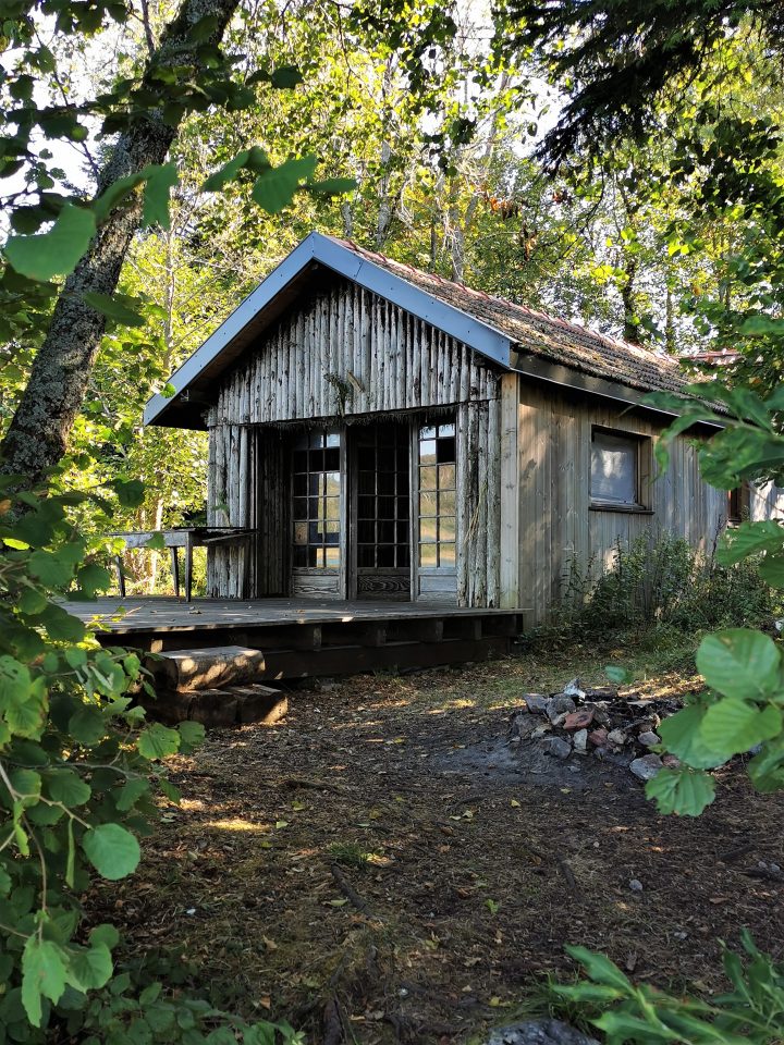 Cabane de l'Ile de la Motte du lac d'Ilay