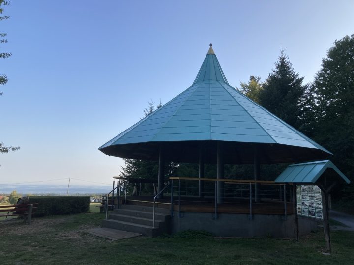 Dennach Aussichtsturm hütte