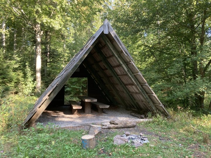Hütte Volzomer Stein