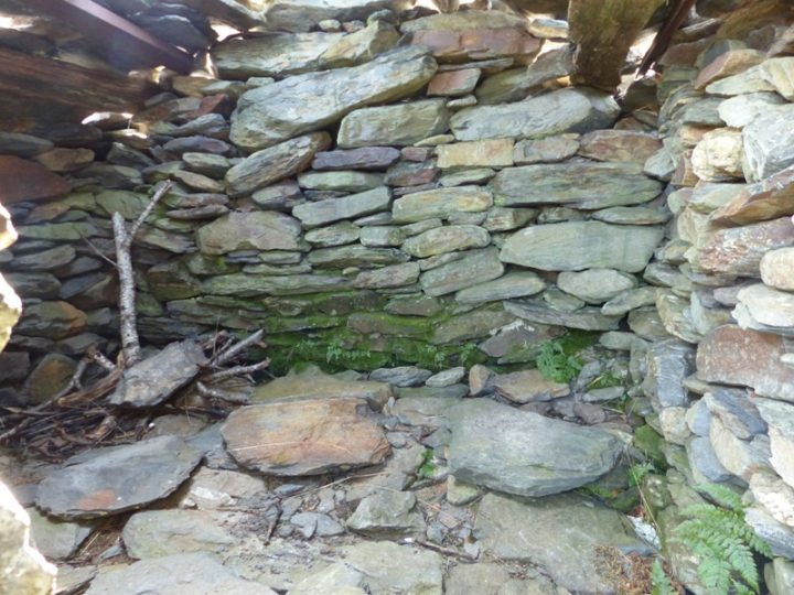 Abri sous le col Arech