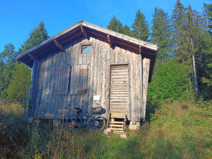 Cabane du Mont Châteleu