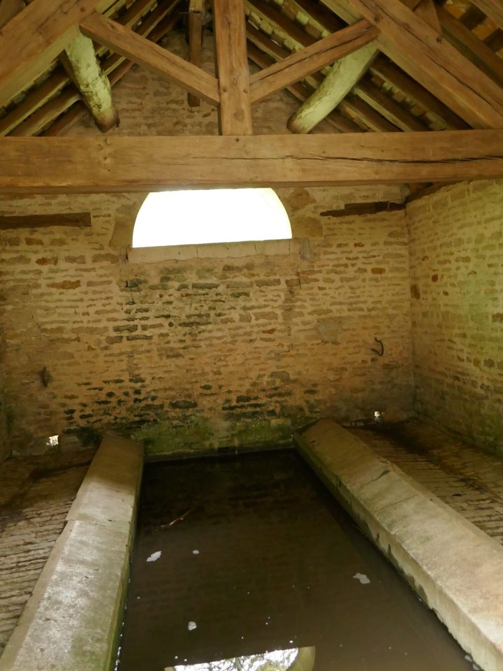 Lavoir et Fontaine d'Étaules