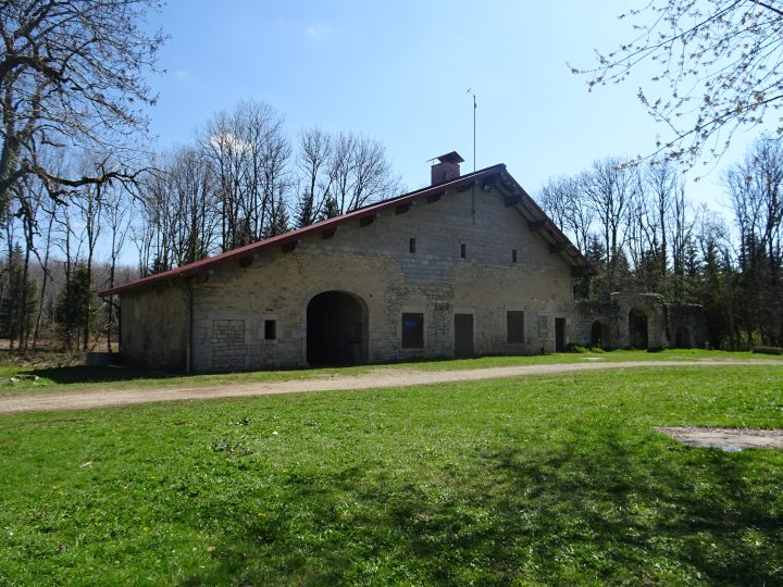 Abri de la ferme du Mont Rivel