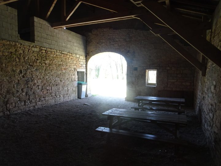 Abri de la ferme du Mont Rivel