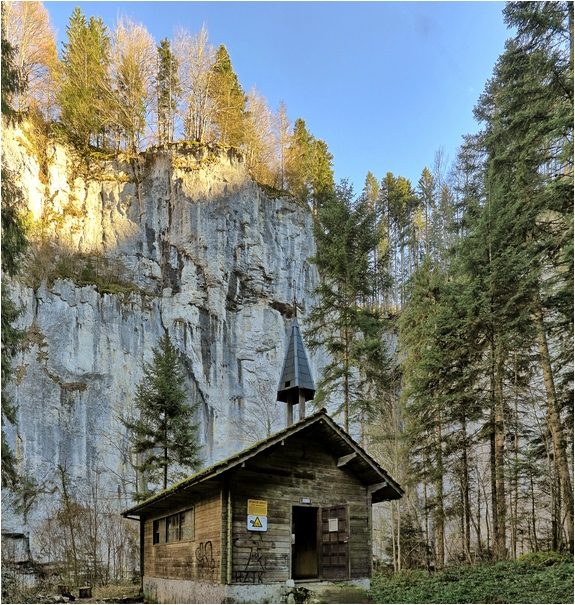 Chapelle-abri des échelles de la Mort