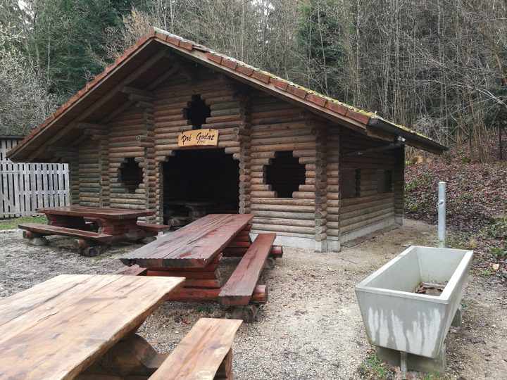 Cabane forestière du Pré Godat