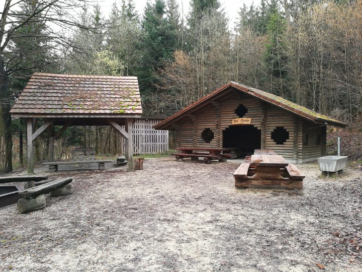 Cabane forestière du Pré Godat