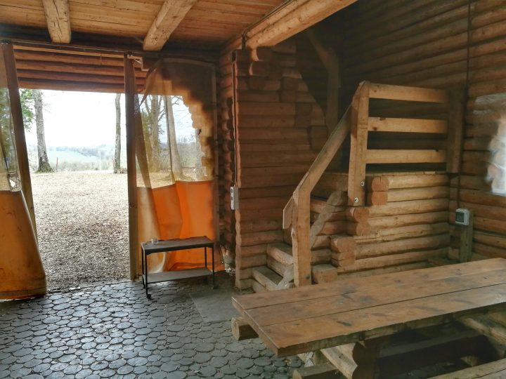 Cabane forestière de Chevenez